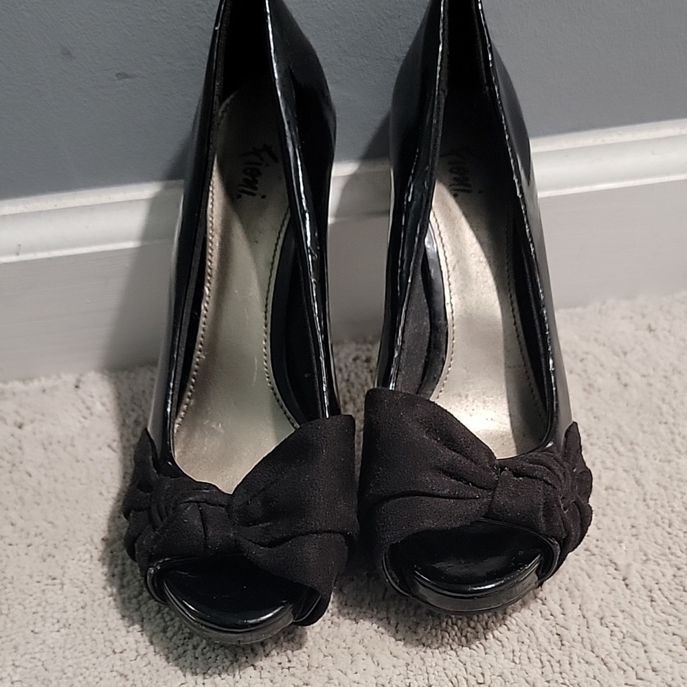 Vionic Black Peep-Toe Heels